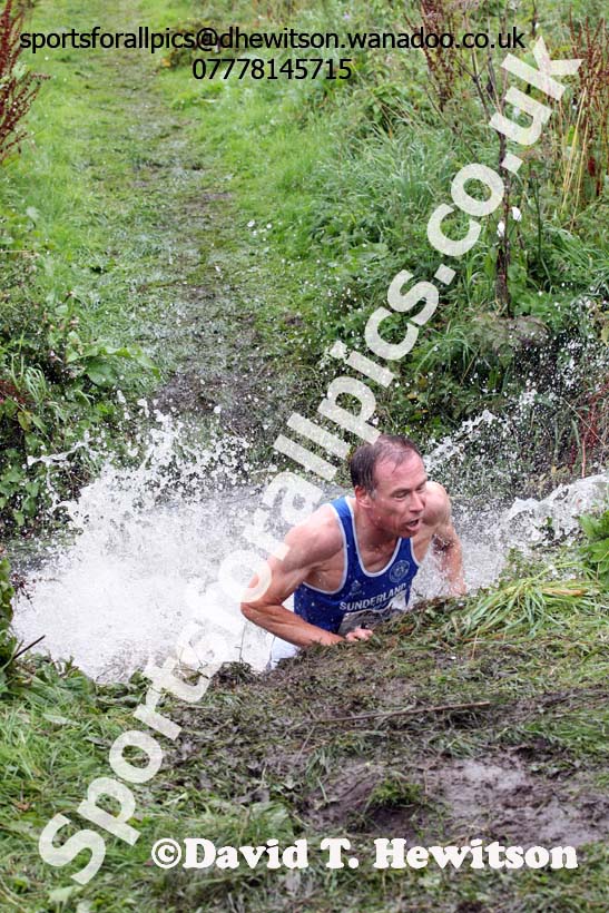Senior mens relay, Sunderland Harriers Open Cross Counry, Farringdon Park, Sunderland. Photo: David T. Hewitson/Sports for All Pics